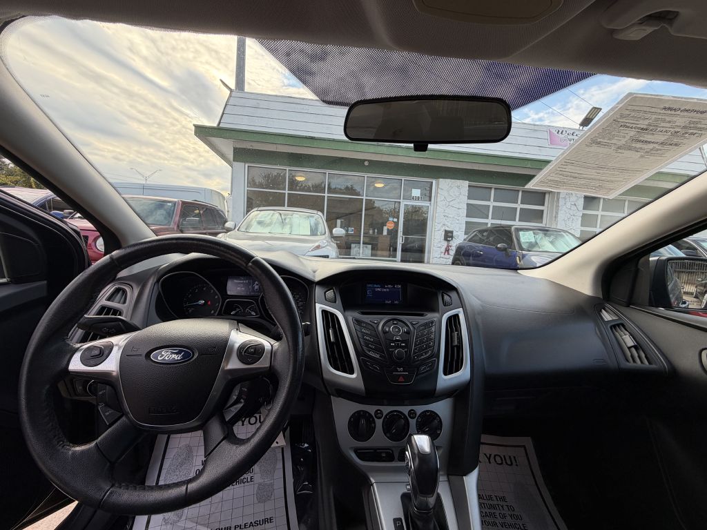 Photo 4 of this FORD FOCUS