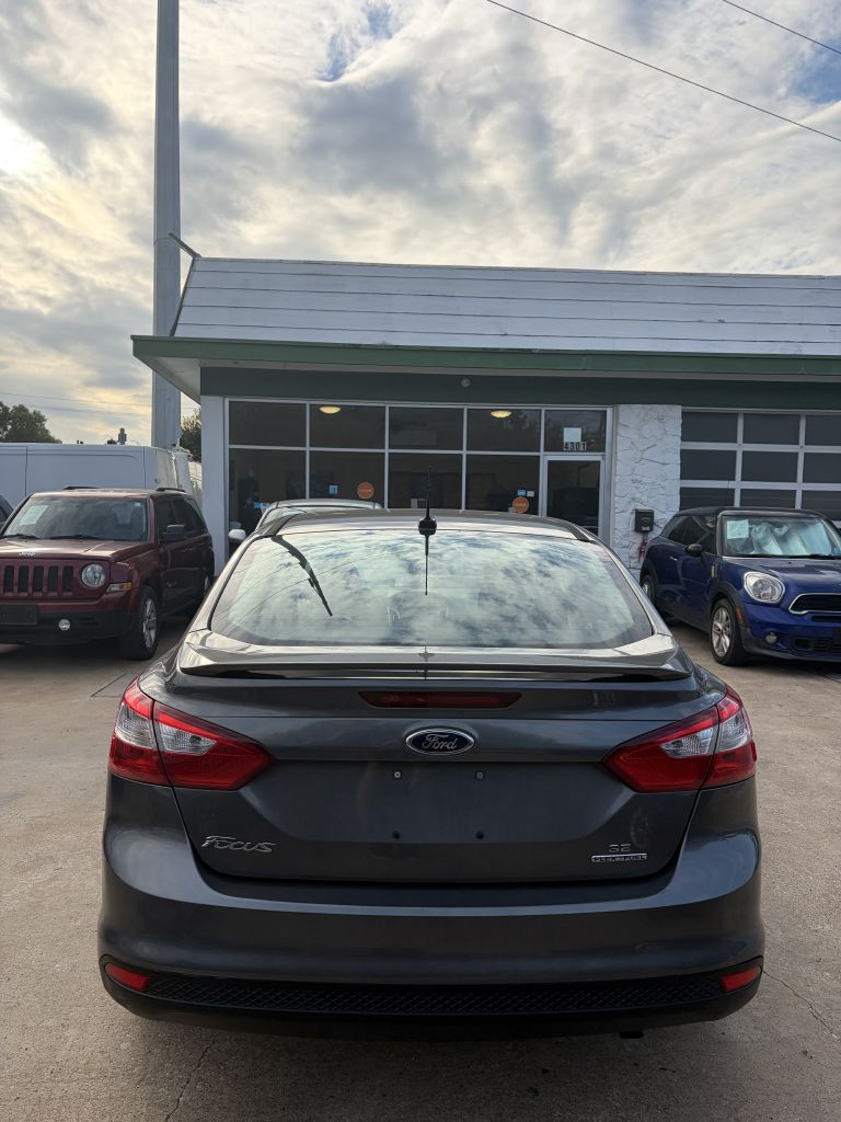 Photo 29 of this FORD FOCUS