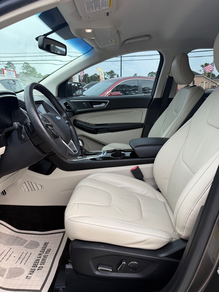 Photo 9 of this FORD EDGE