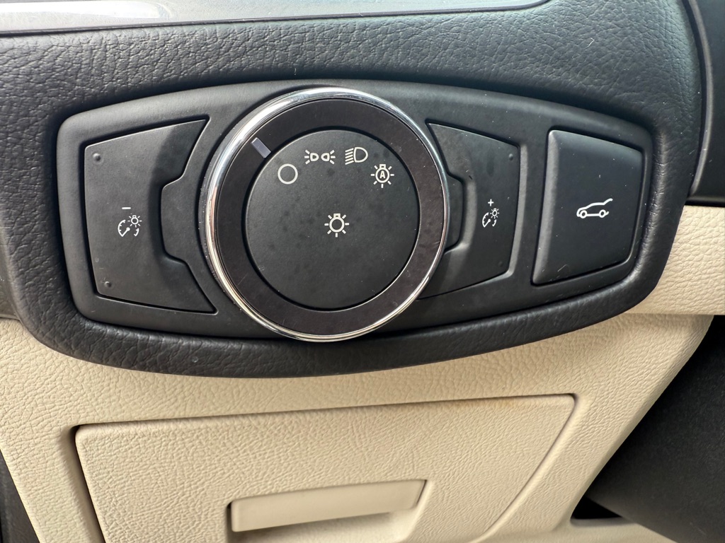 Photo 13 of this FORD EDGE