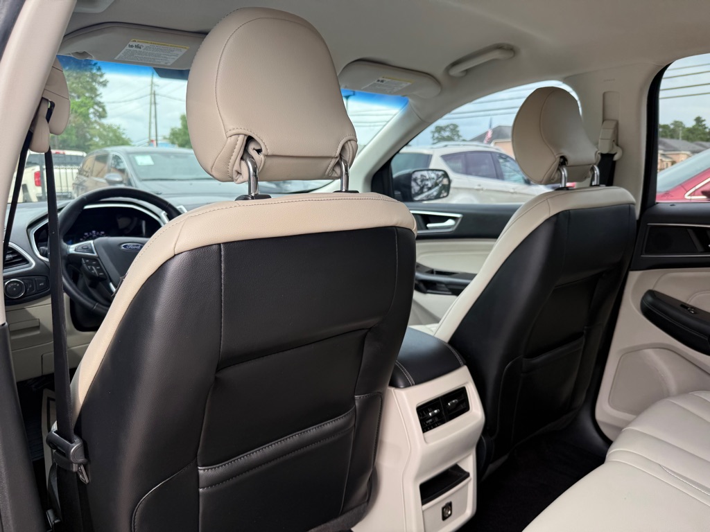 Photo 23 of this FORD EDGE