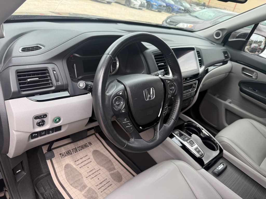 Photo 17 of this HONDA PILOT