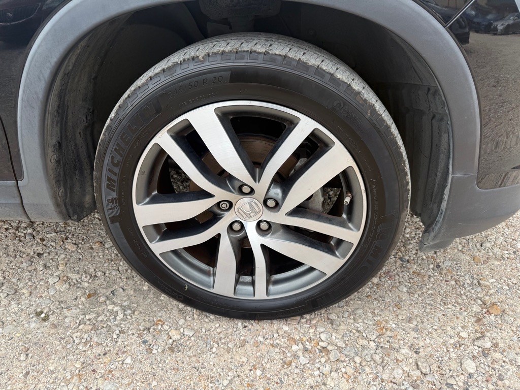 Photo 12 of this HONDA PILOT