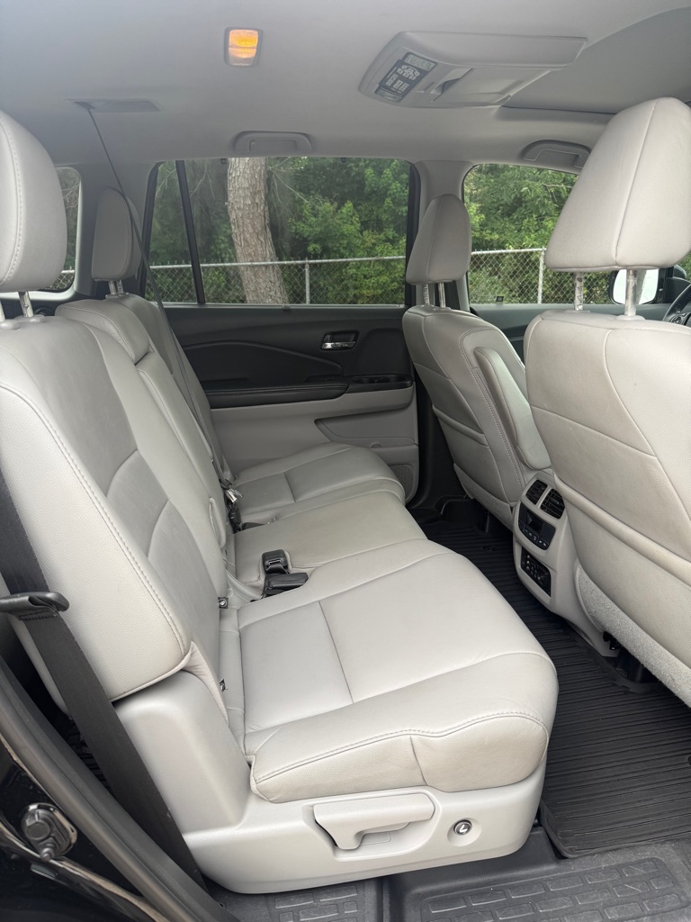 Photo 21 of this HONDA PILOT
