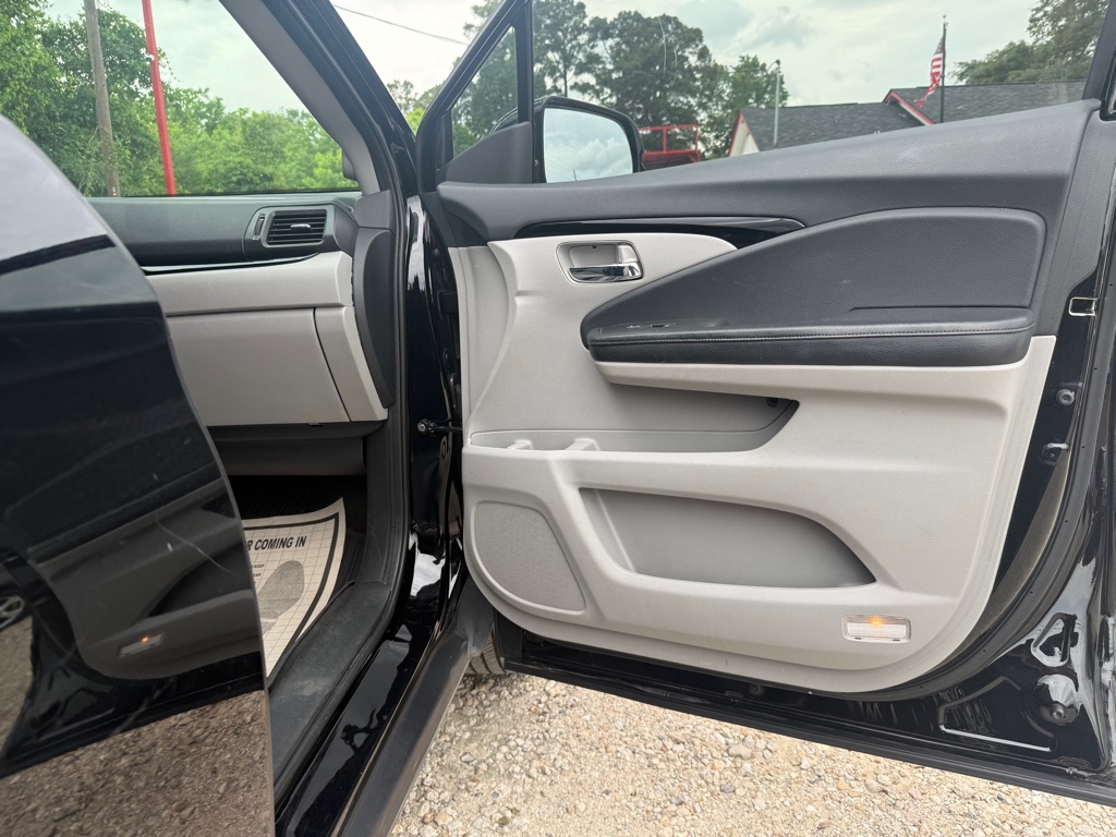 Photo 24 of this HONDA PILOT