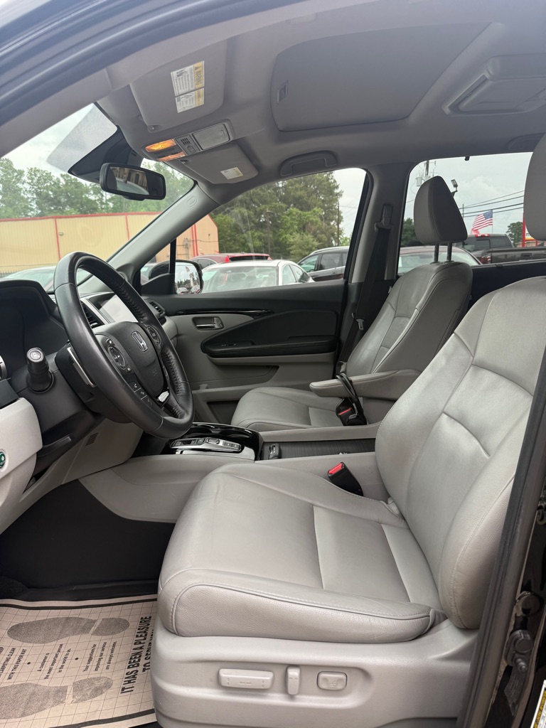 Photo 18 of this HONDA PILOT