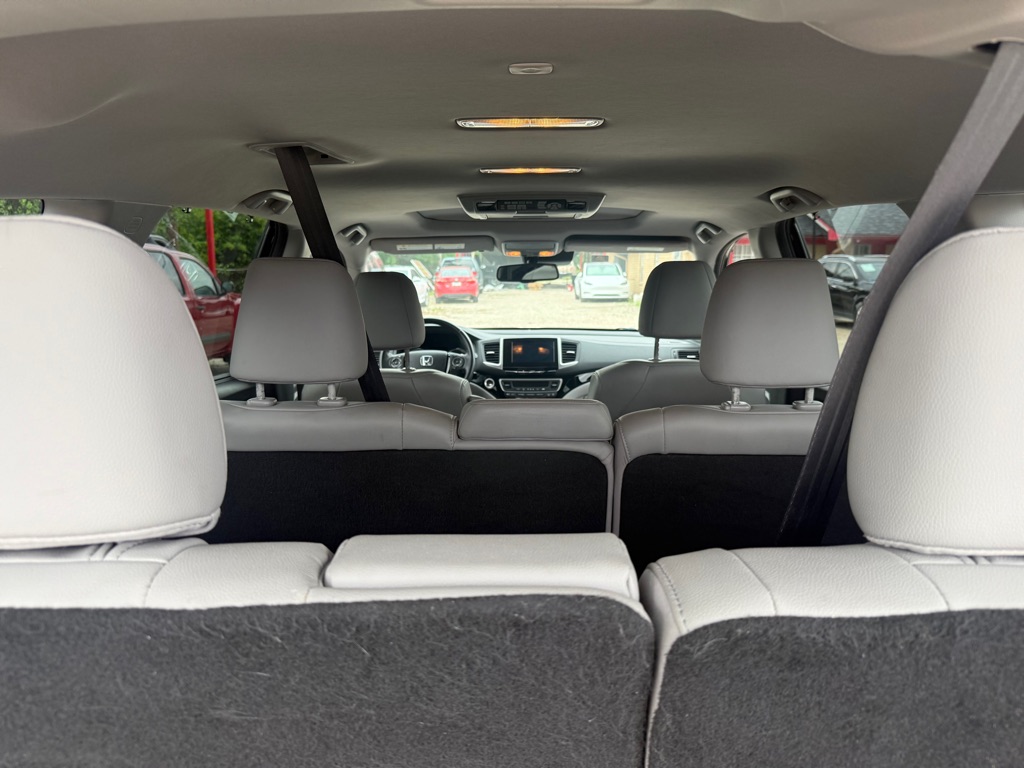 Photo 14 of this HONDA PILOT