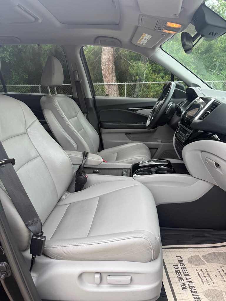 Photo 22 of this HONDA PILOT
