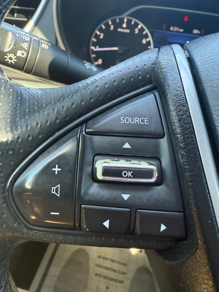 Photo 24 of this NISSAN MAXIMA