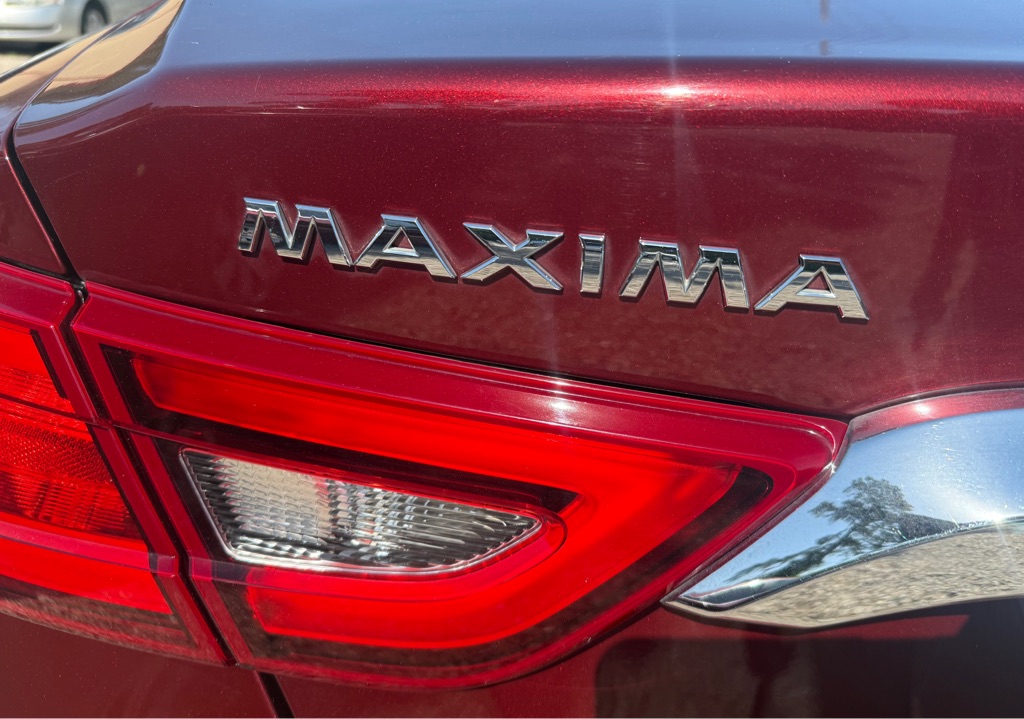 Photo 12 of this NISSAN MAXIMA
