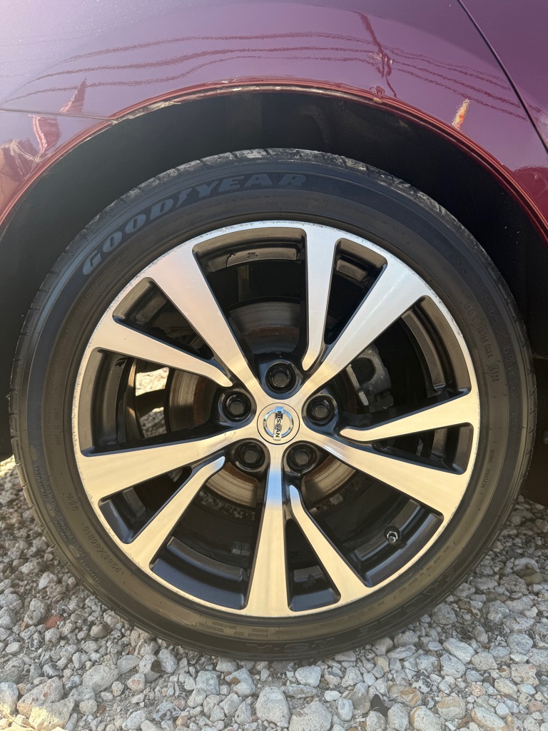 Photo 15 of this NISSAN MAXIMA