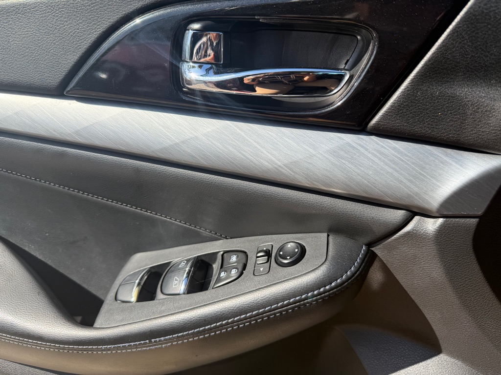 Photo 26 of this NISSAN MAXIMA