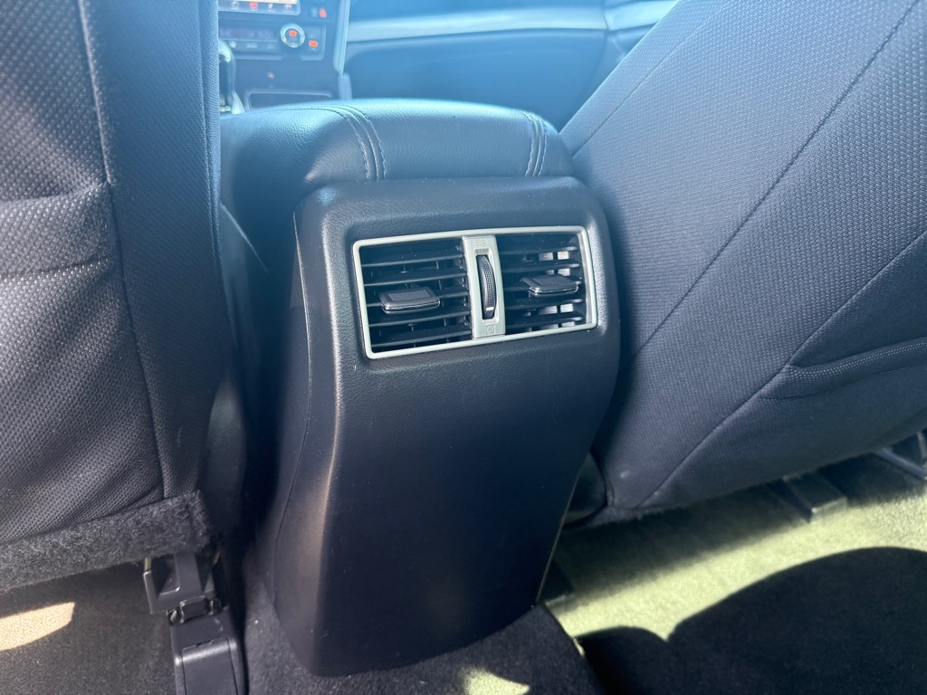 Photo 27 of this NISSAN MAXIMA
