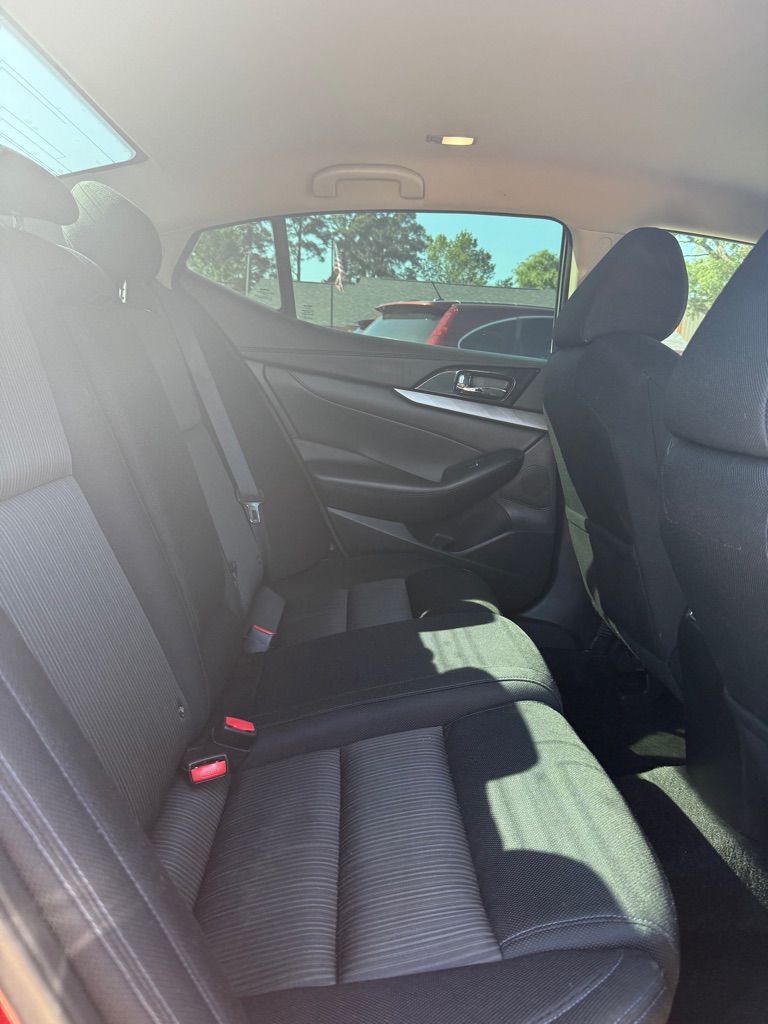 Photo 37 of this NISSAN MAXIMA