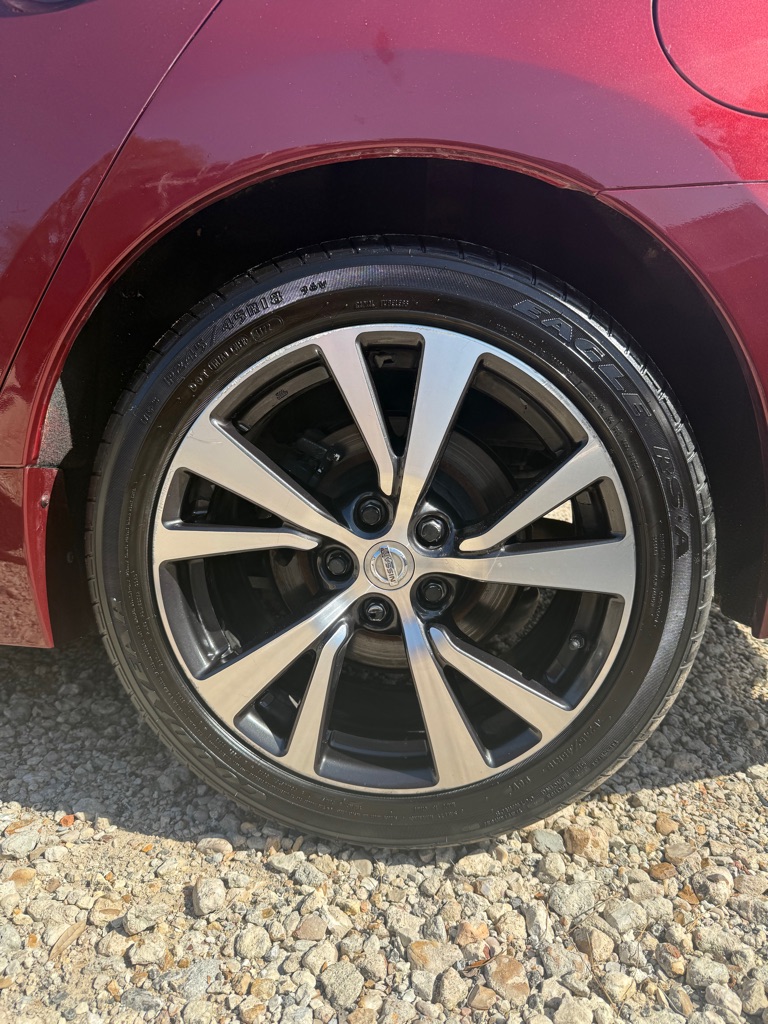 Photo 14 of this NISSAN MAXIMA