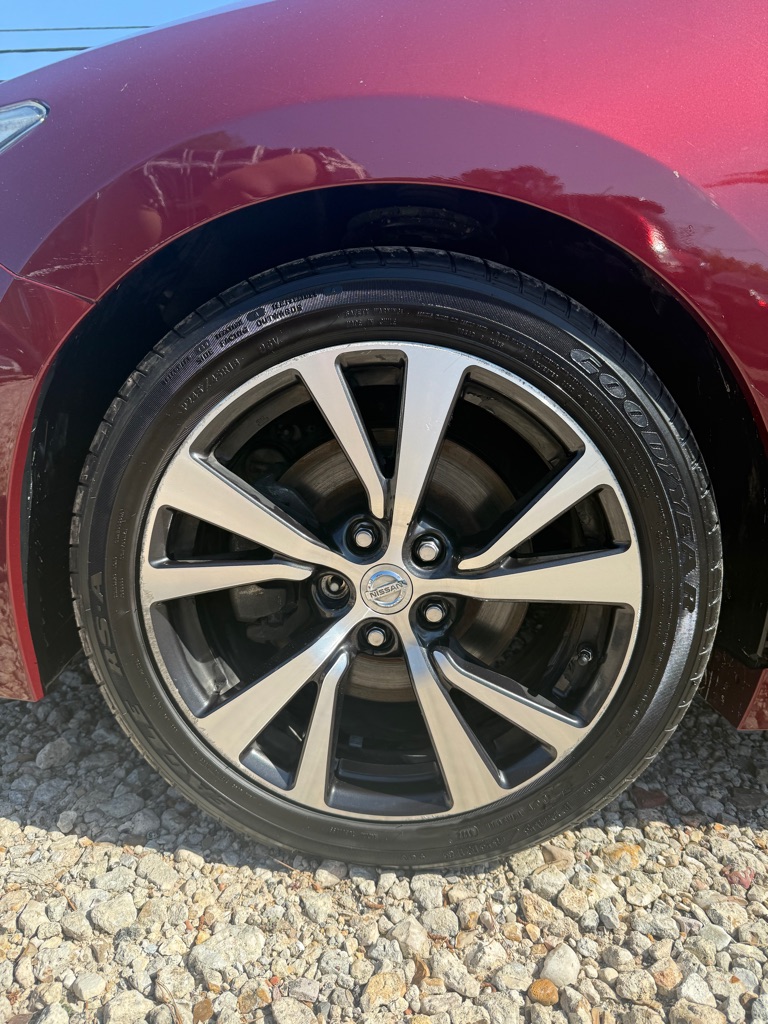 Photo 13 of this NISSAN MAXIMA
