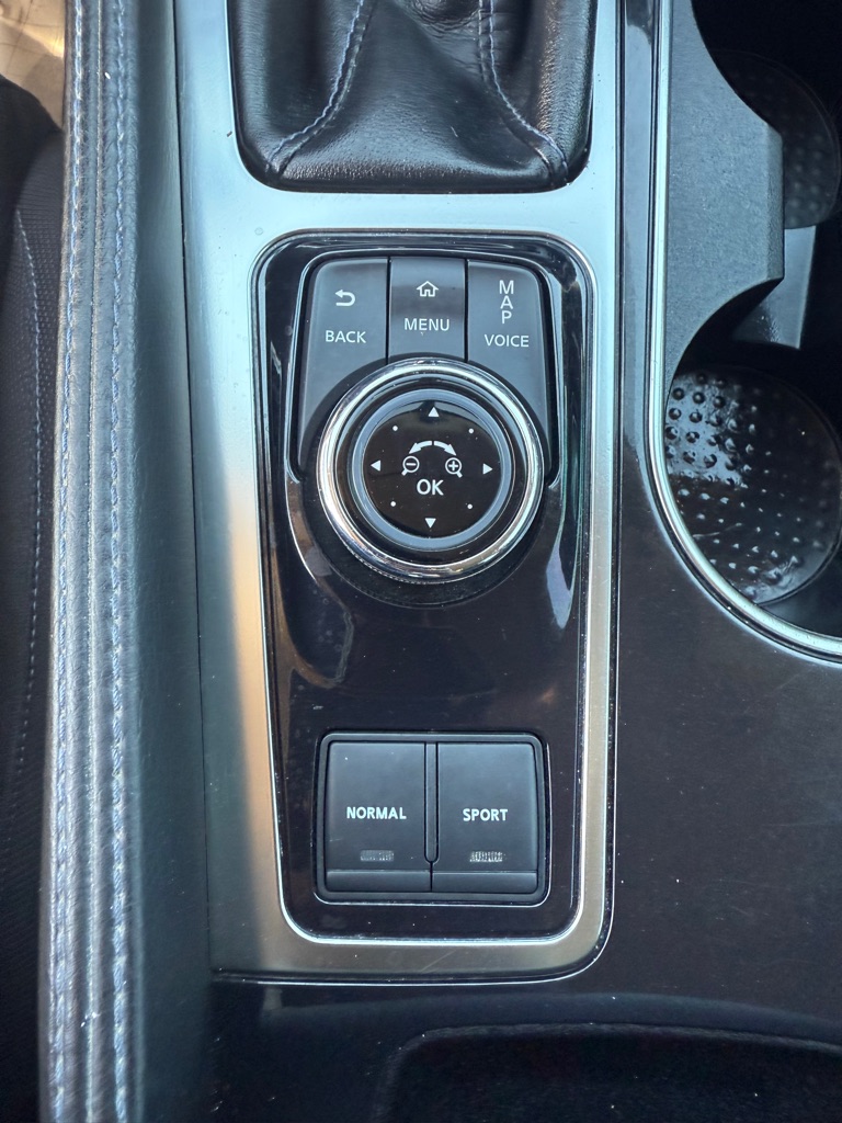 Photo 33 of this NISSAN MAXIMA
