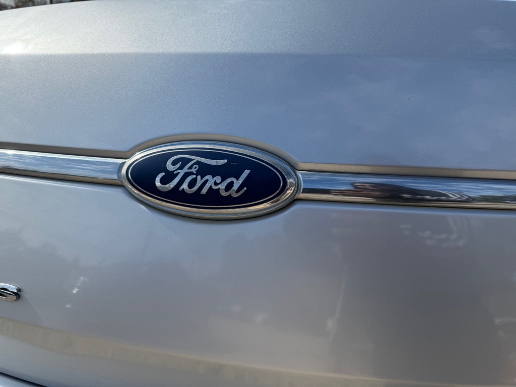 Photo 28 of this FORD TAURUS