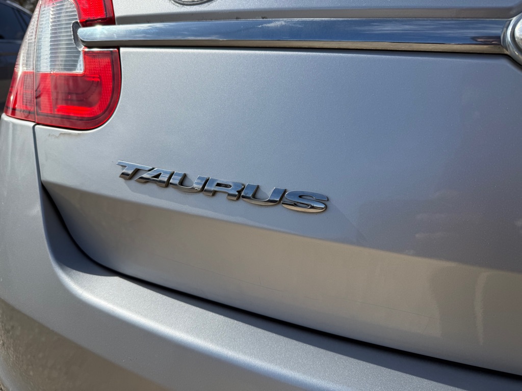 Photo 27 of this FORD TAURUS