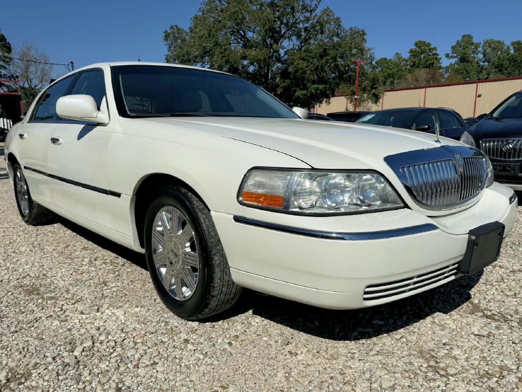 Photo 3 of this LINCOLN TOWN CAR