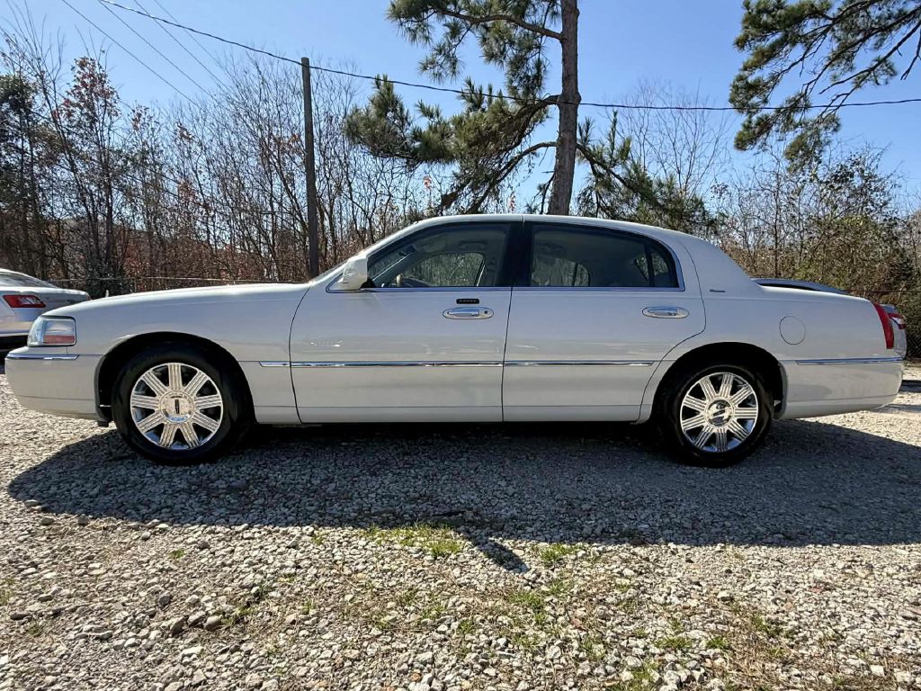 Photo 5 of this LINCOLN TOWN CAR