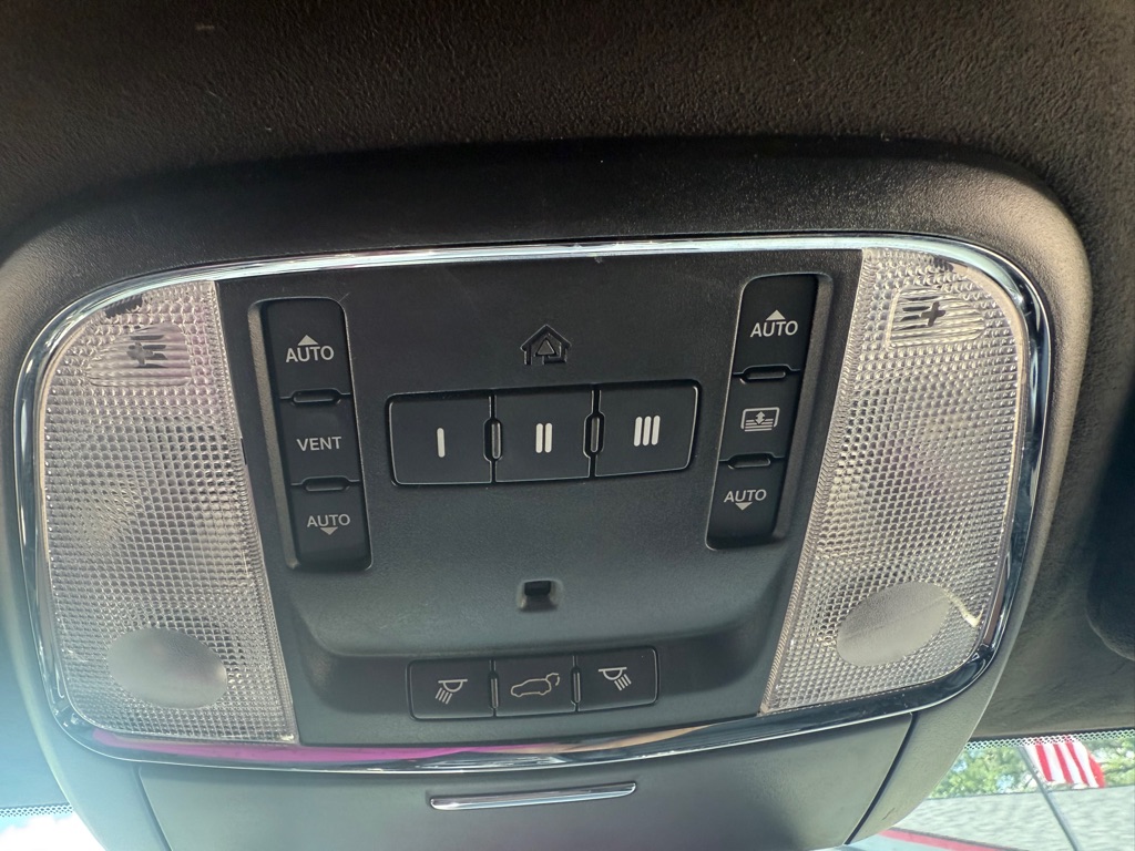 Photo 36 of this JEEP GRAND CHEROKEE