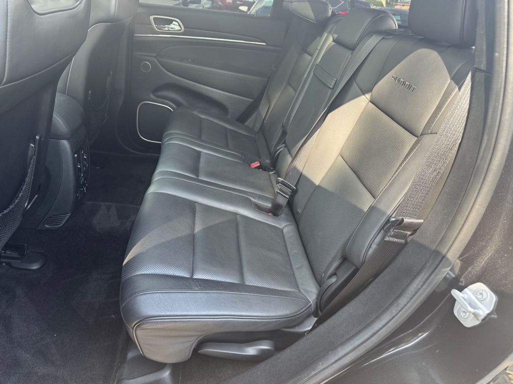 Photo 26 of this JEEP GRAND CHEROKEE