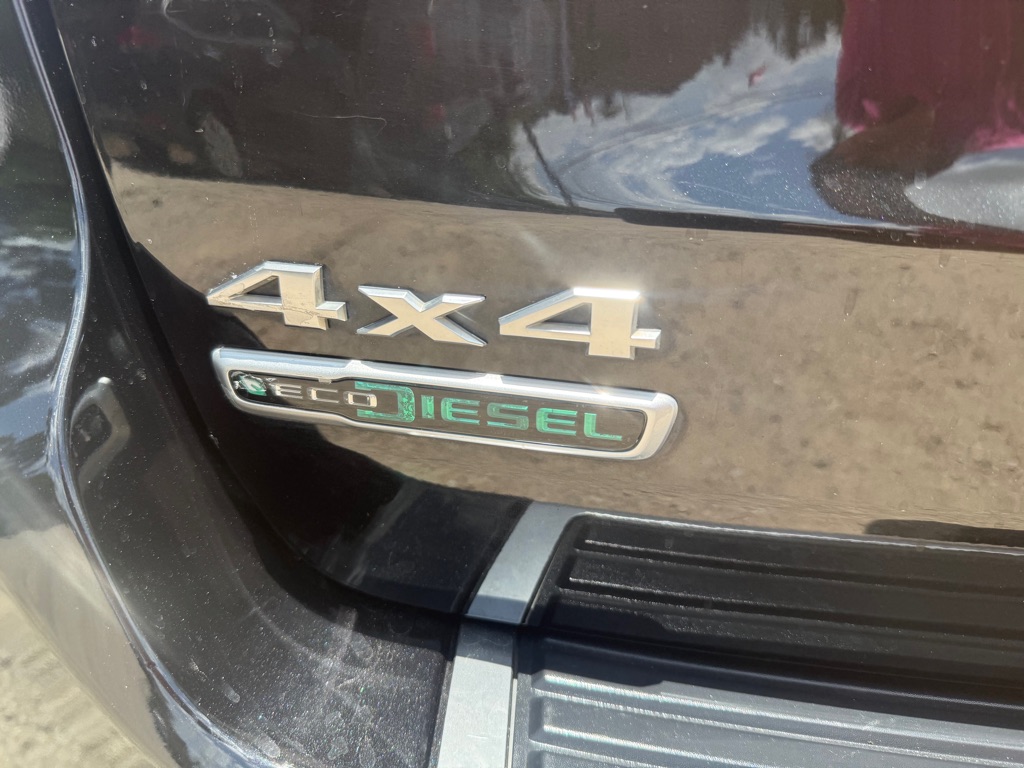 Photo 38 of this JEEP GRAND CHEROKEE