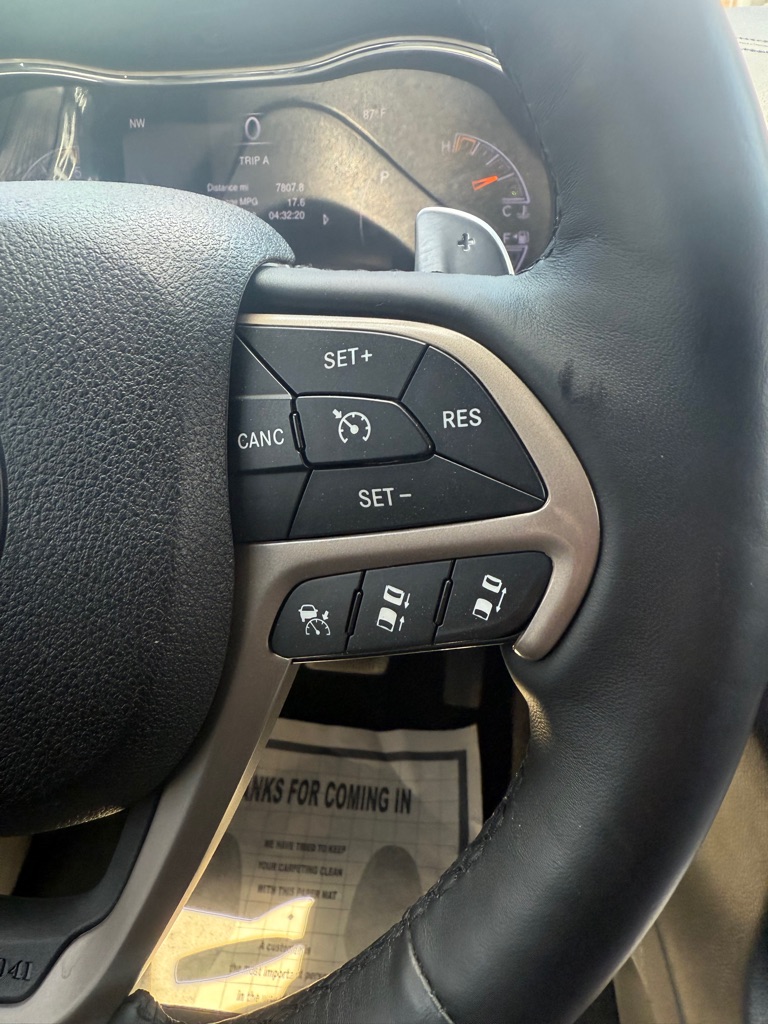 Photo 16 of this JEEP GRAND CHEROKEE
