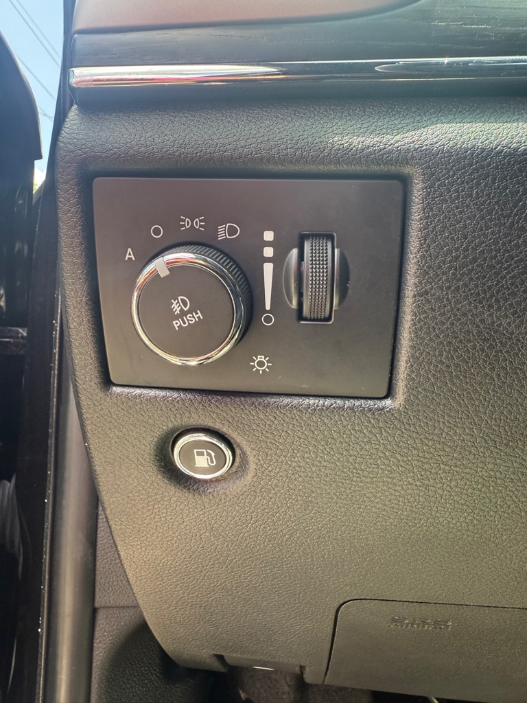 Photo 40 of this JEEP GRAND CHEROKEE