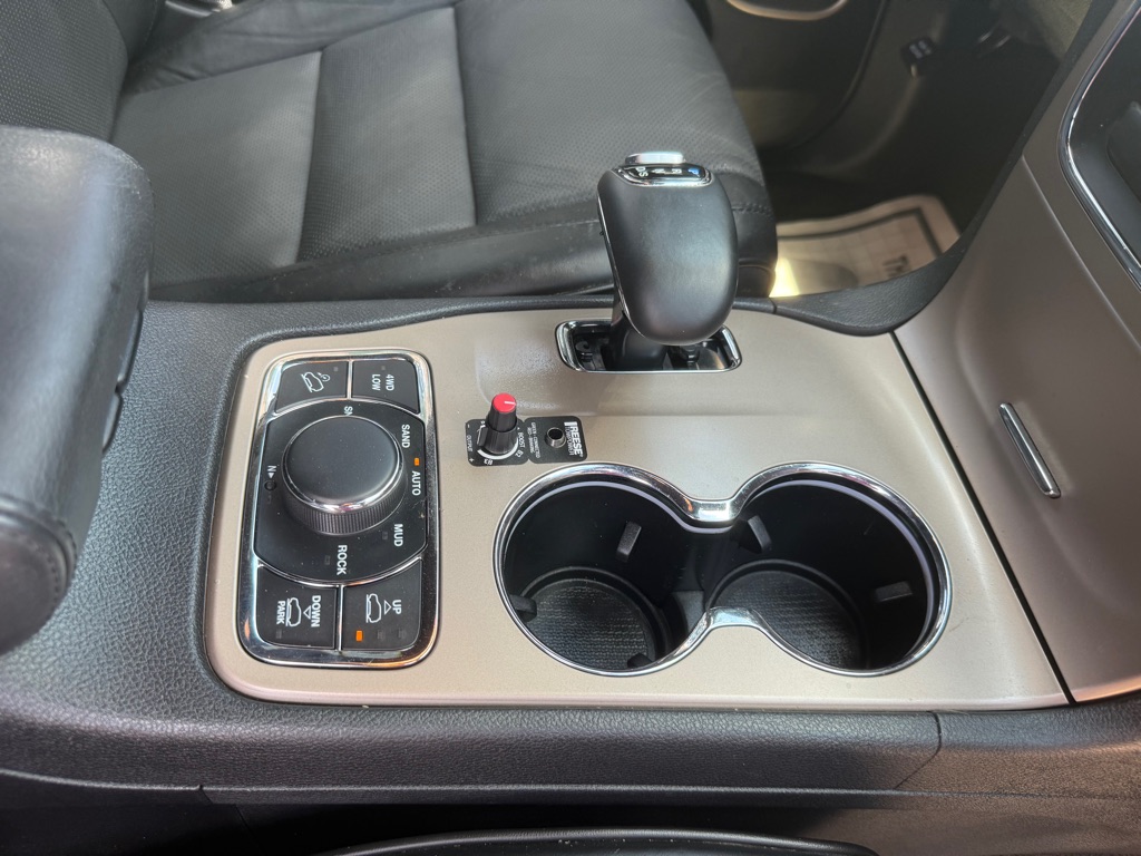 Photo 34 of this JEEP GRAND CHEROKEE