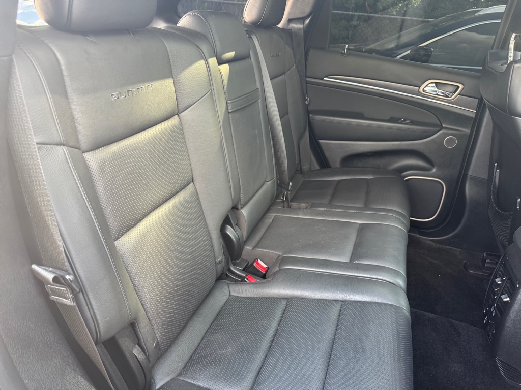 Photo 29 of this JEEP GRAND CHEROKEE