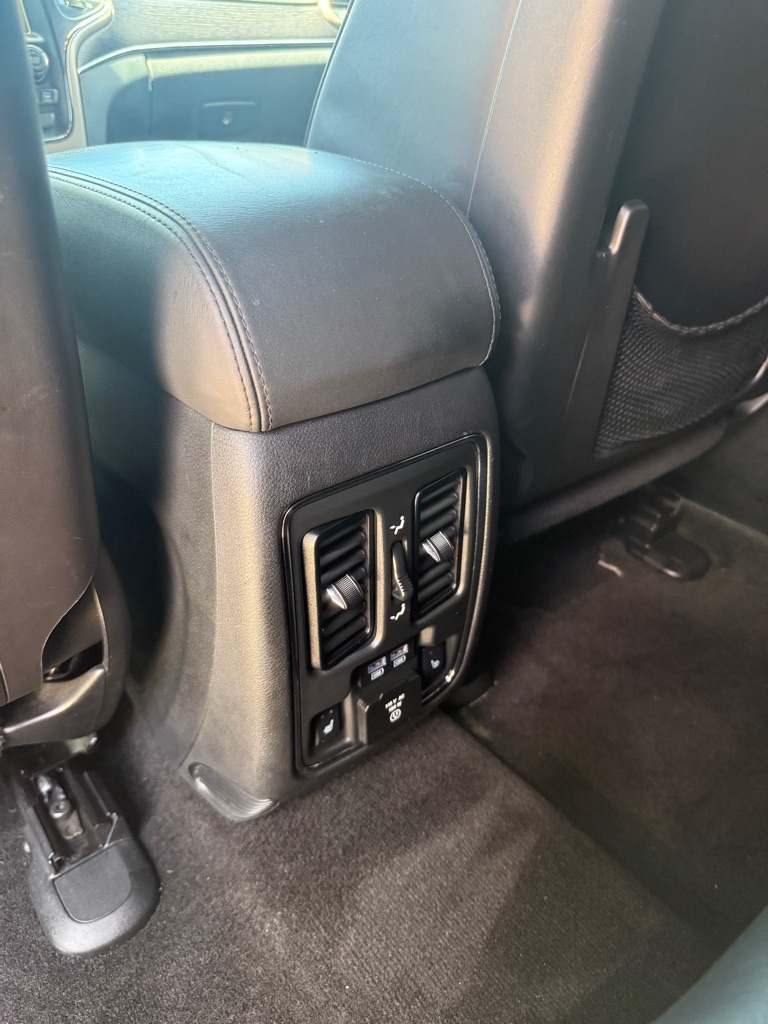 Photo 24 of this JEEP GRAND CHEROKEE