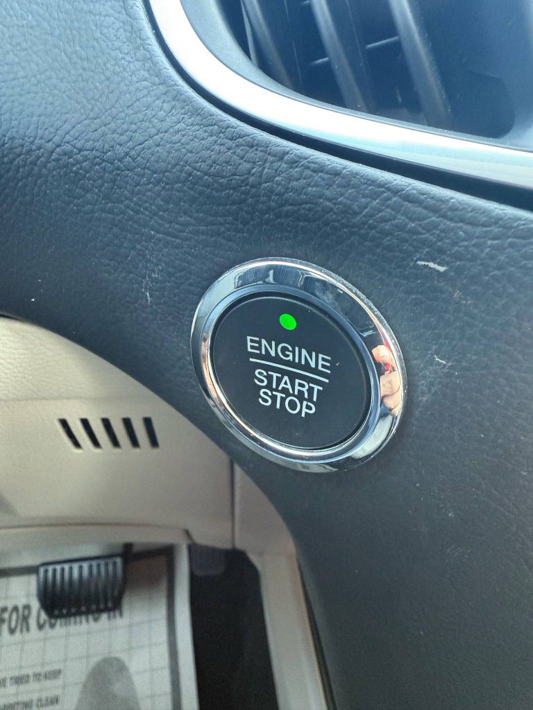 Photo 21 of this FORD EDGE