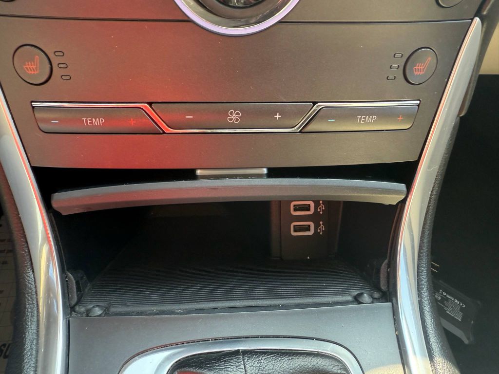Photo 30 of this FORD EDGE