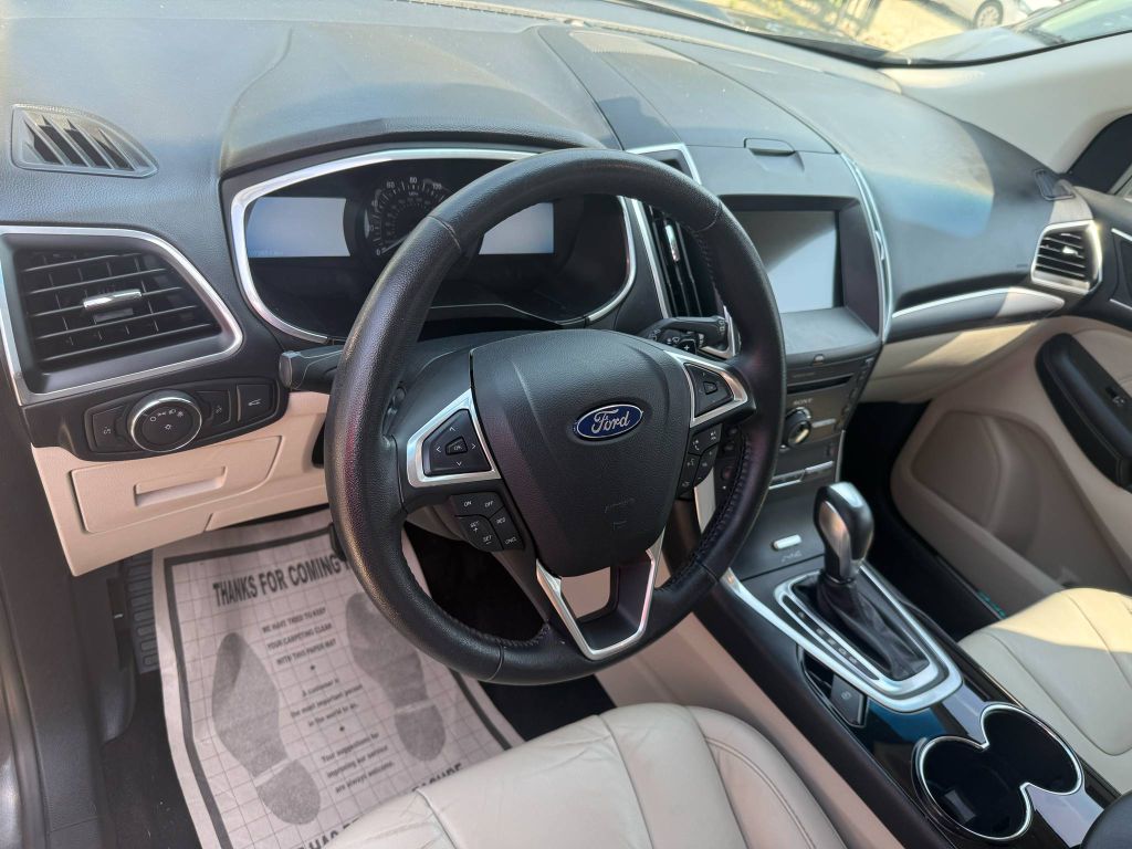 Photo 14 of this FORD EDGE