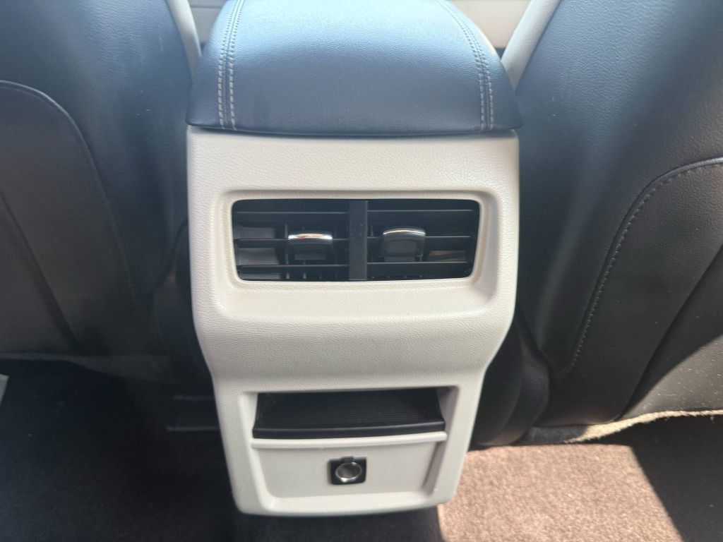Photo 32 of this FORD EDGE
