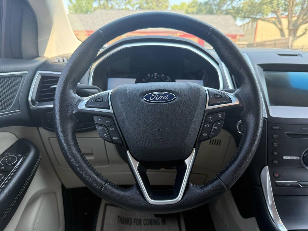 Photo 18 of this FORD EDGE