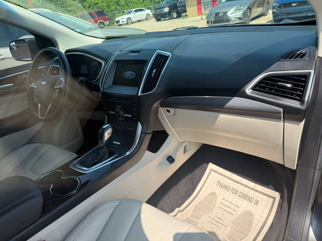 Photo 27 of this FORD EDGE
