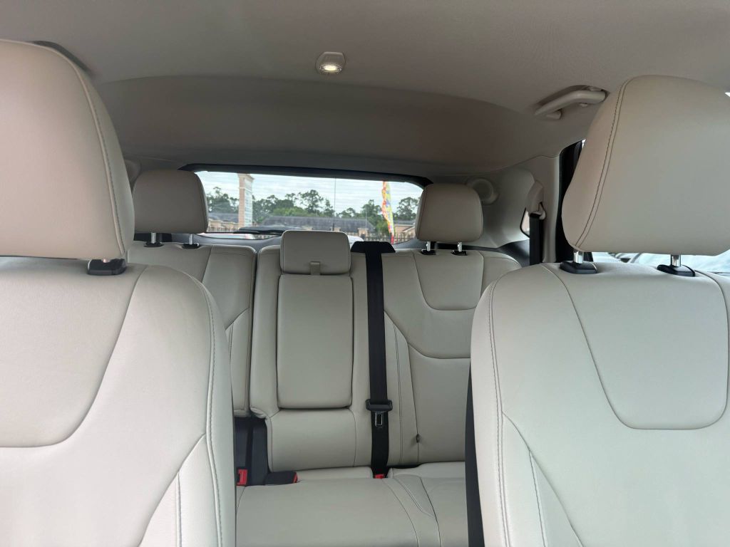 Photo 34 of this FORD EDGE