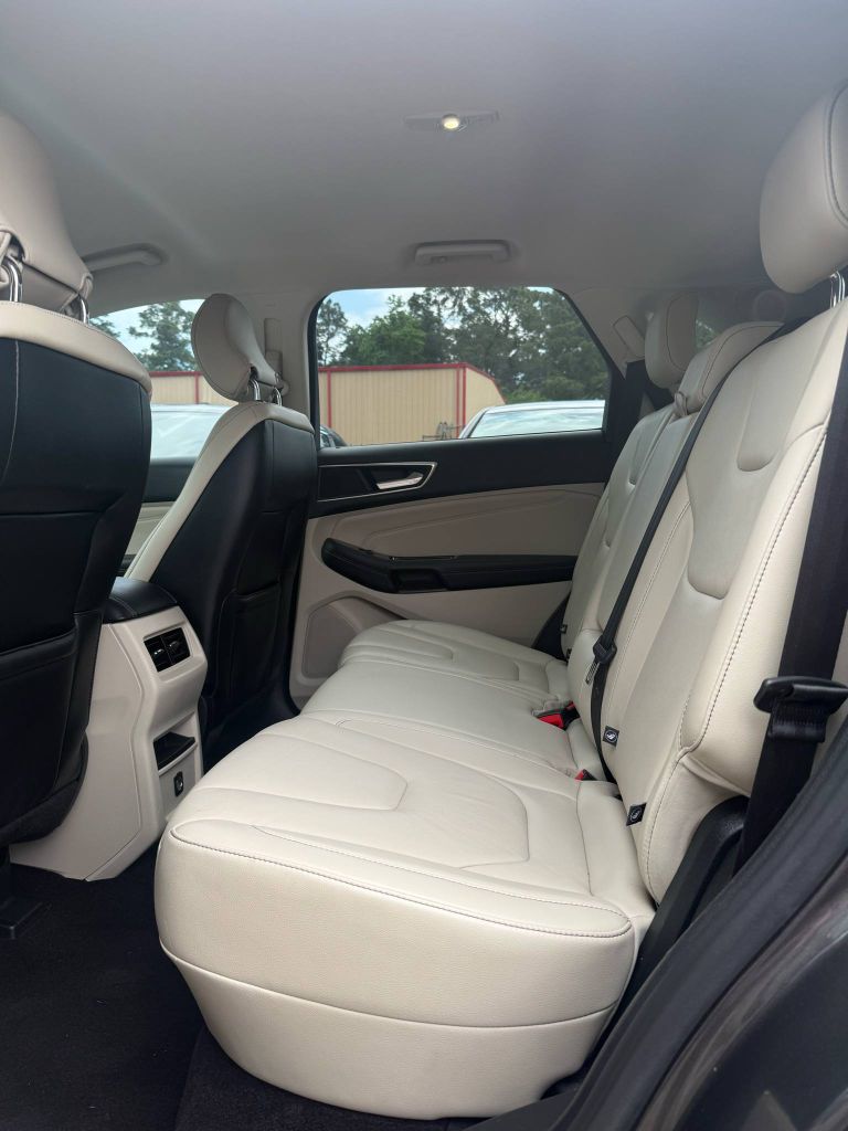 Photo 35 of this FORD EDGE