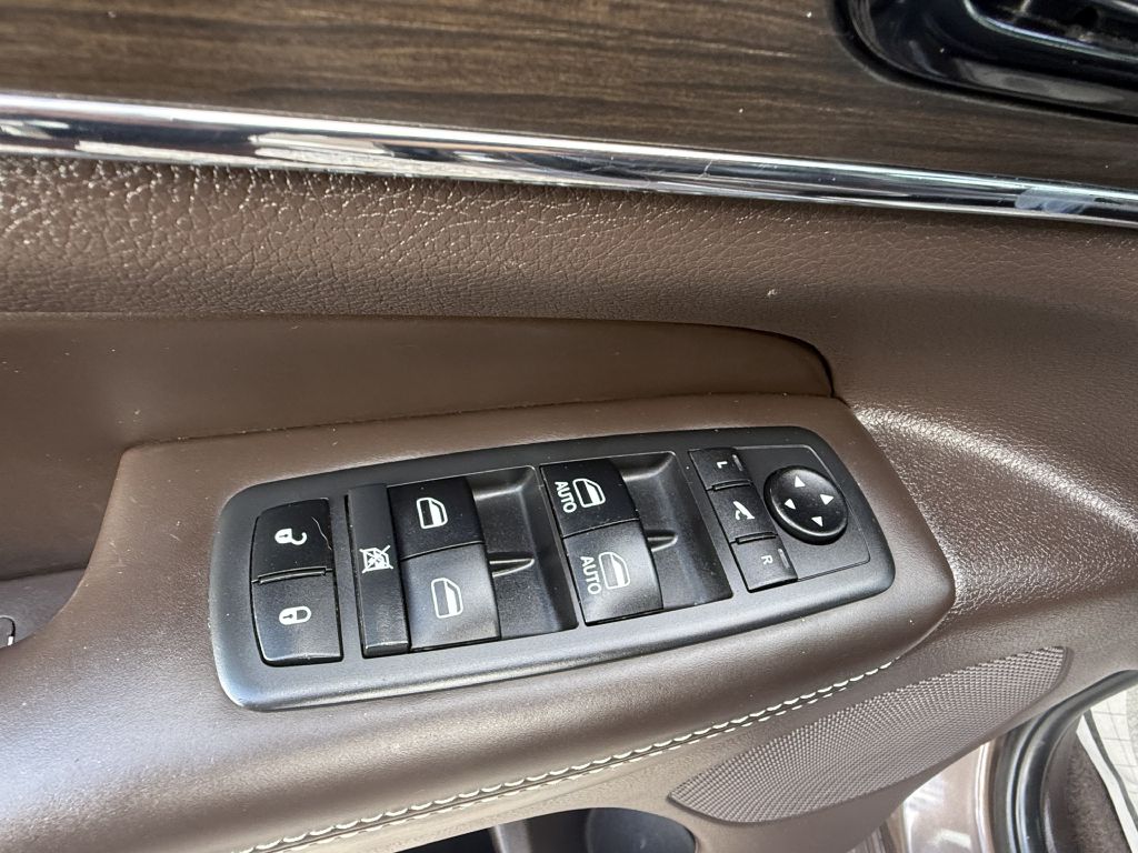 Photo 17 of this JEEP GRAND CHEROKEE