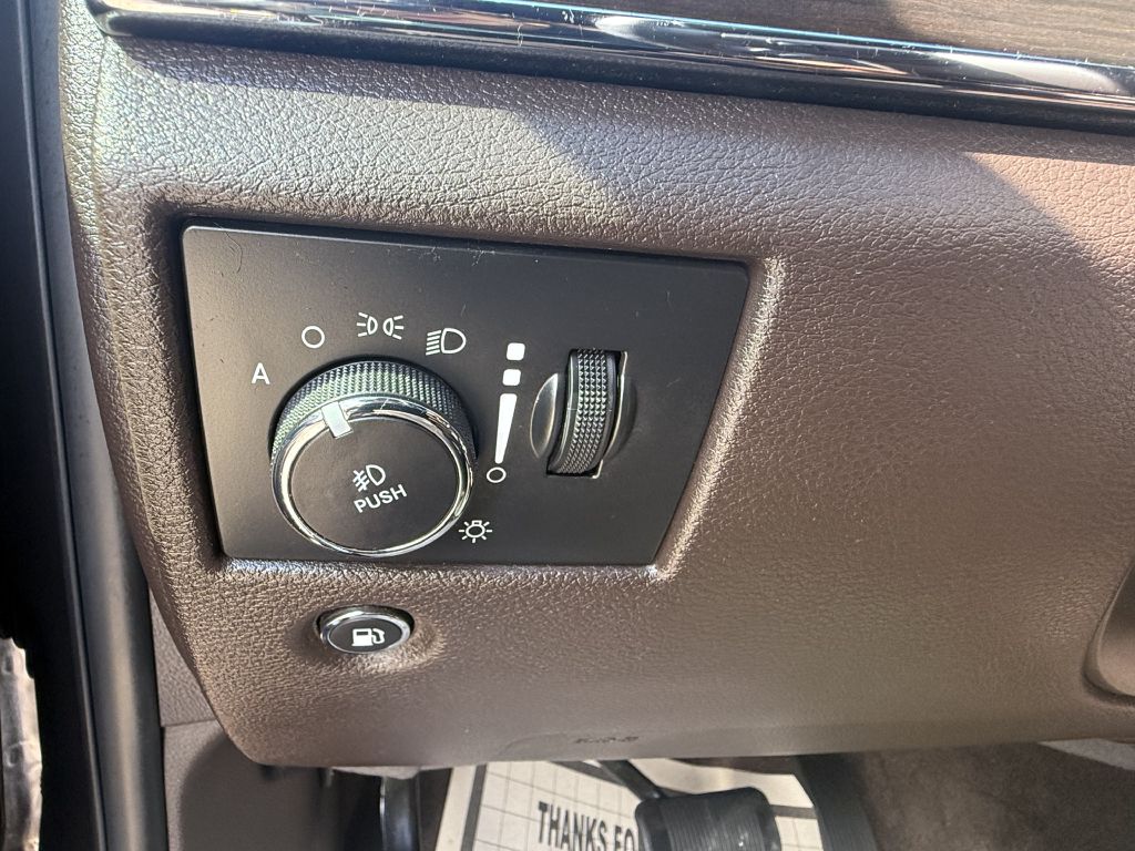 Photo 30 of this JEEP GRAND CHEROKEE