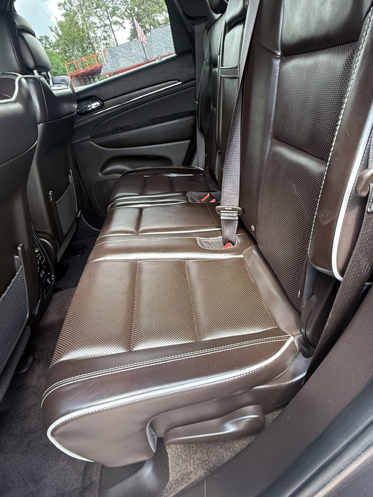Photo 33 of this JEEP GRAND CHEROKEE