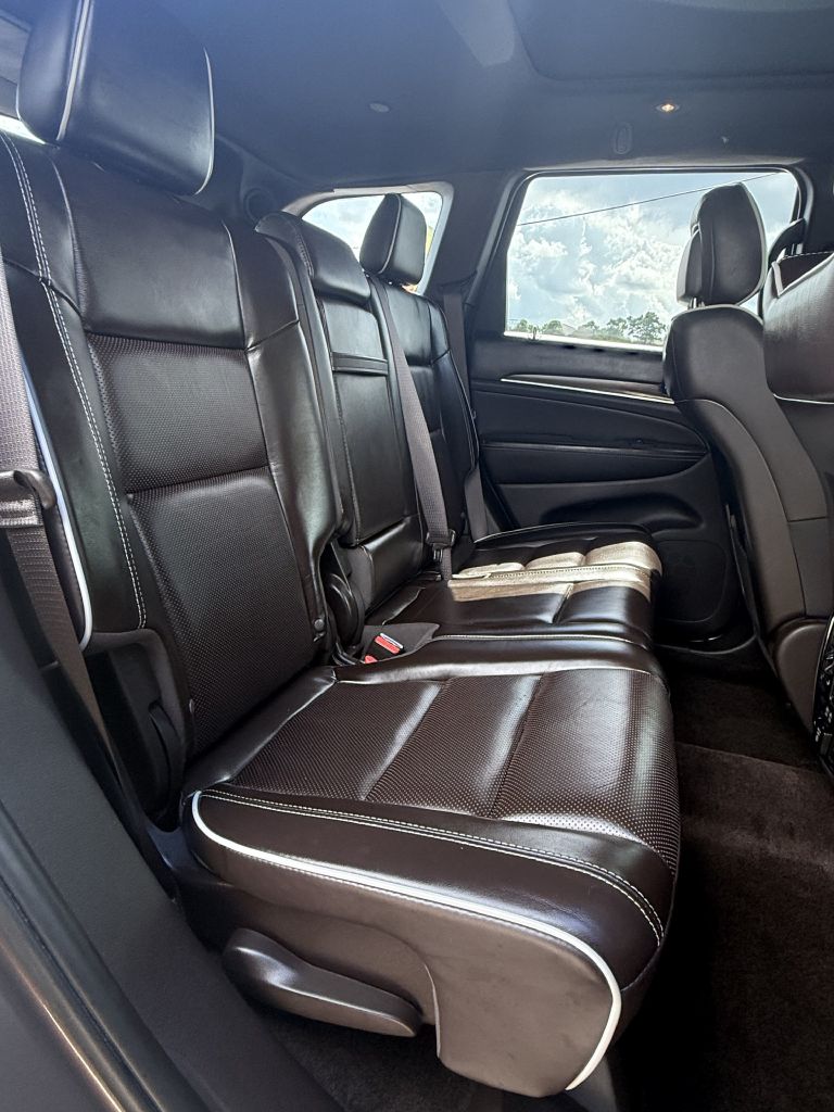 Photo 36 of this JEEP GRAND CHEROKEE