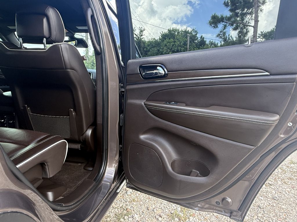 Photo 34 of this JEEP GRAND CHEROKEE