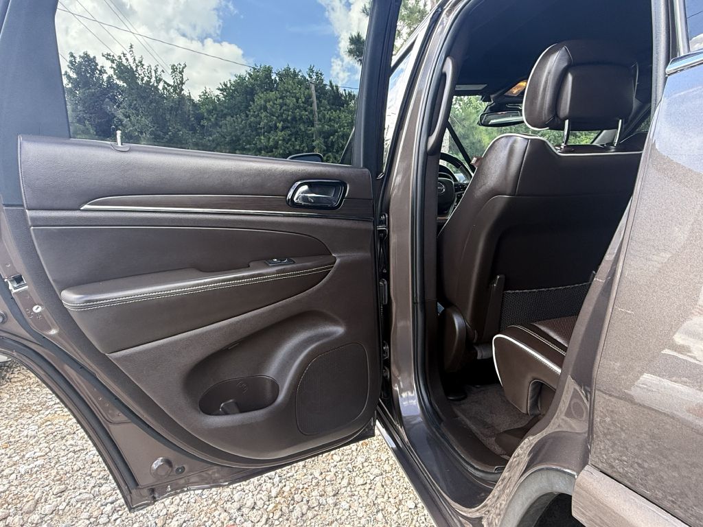 Photo 32 of this JEEP GRAND CHEROKEE