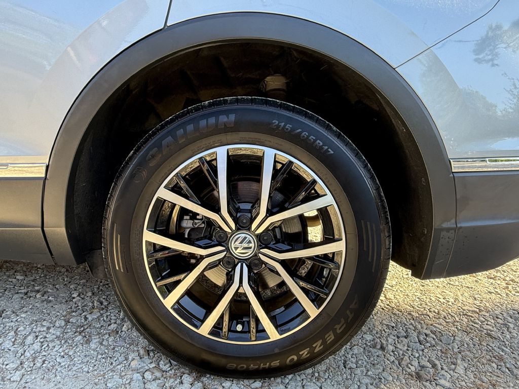 Photo 44 of this VOLKSWAGEN TIGUAN
