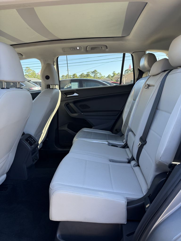Photo 32 of this VOLKSWAGEN TIGUAN