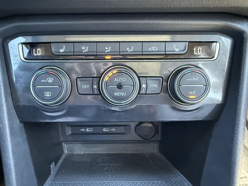 Photo 30 of this VOLKSWAGEN TIGUAN
